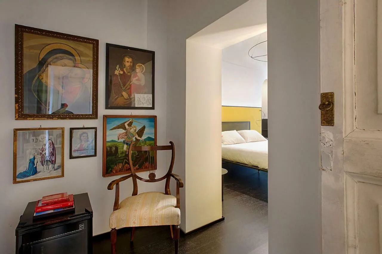 ** Pensión Tutt 'E Sant Luxury Rooms Nápoles Italia