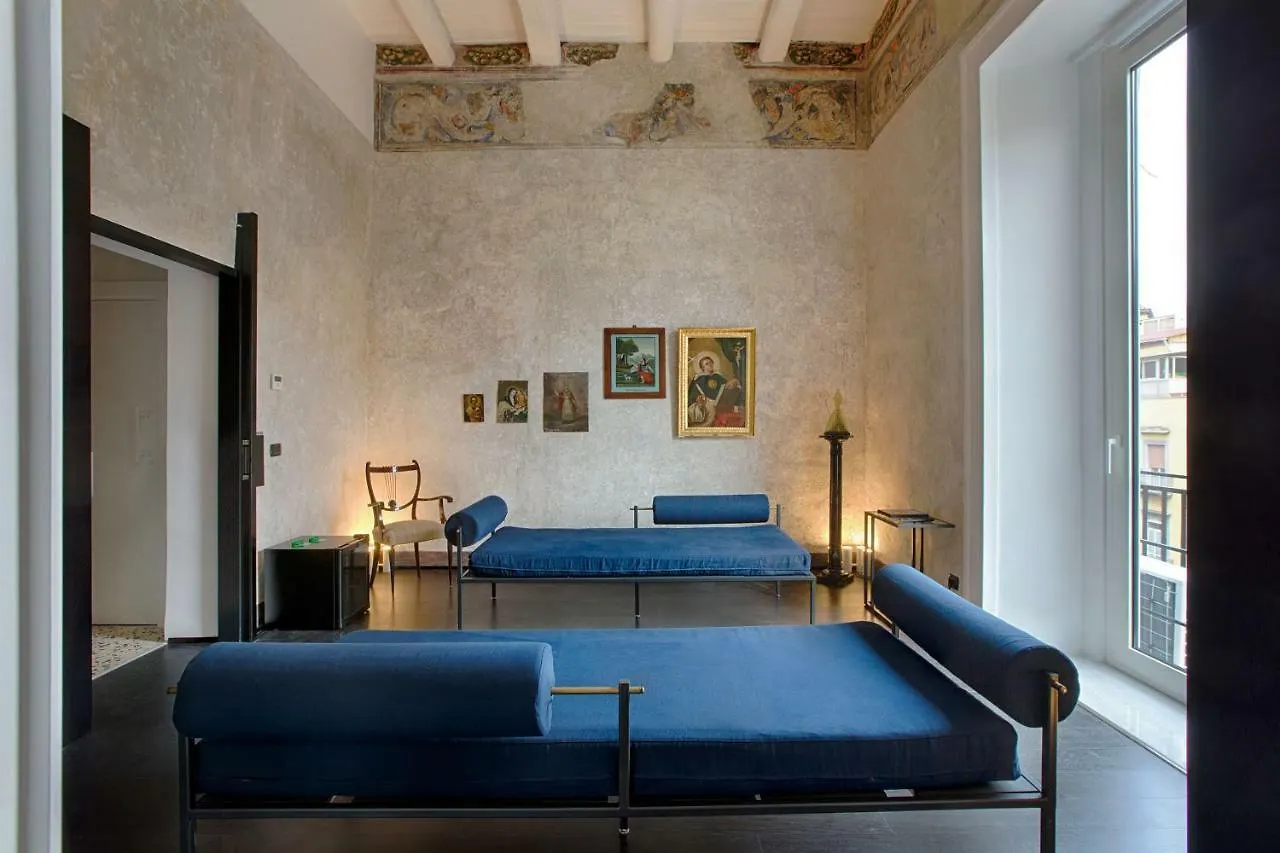 Tutt 'E Sant Luxury Rooms Nápoles 2*,