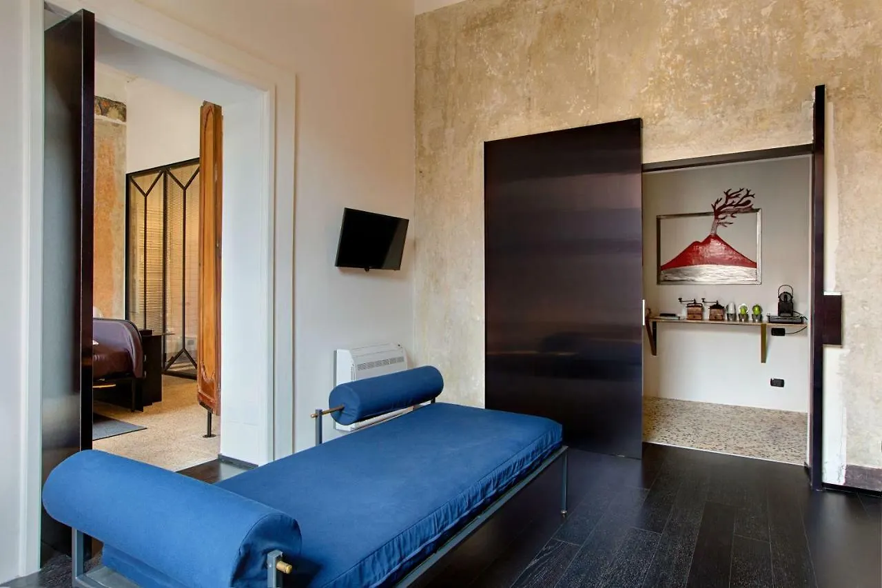 Tutt 'E Sant Luxury Rooms Nápoles 2*,  Italia