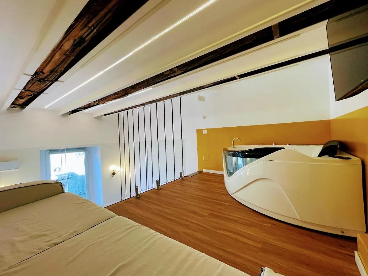 ** Guest house Tutt 'E Sant Luxury Rooms Naples Italy